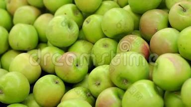 超市里的水果。 超市里的绿色苹果水果。